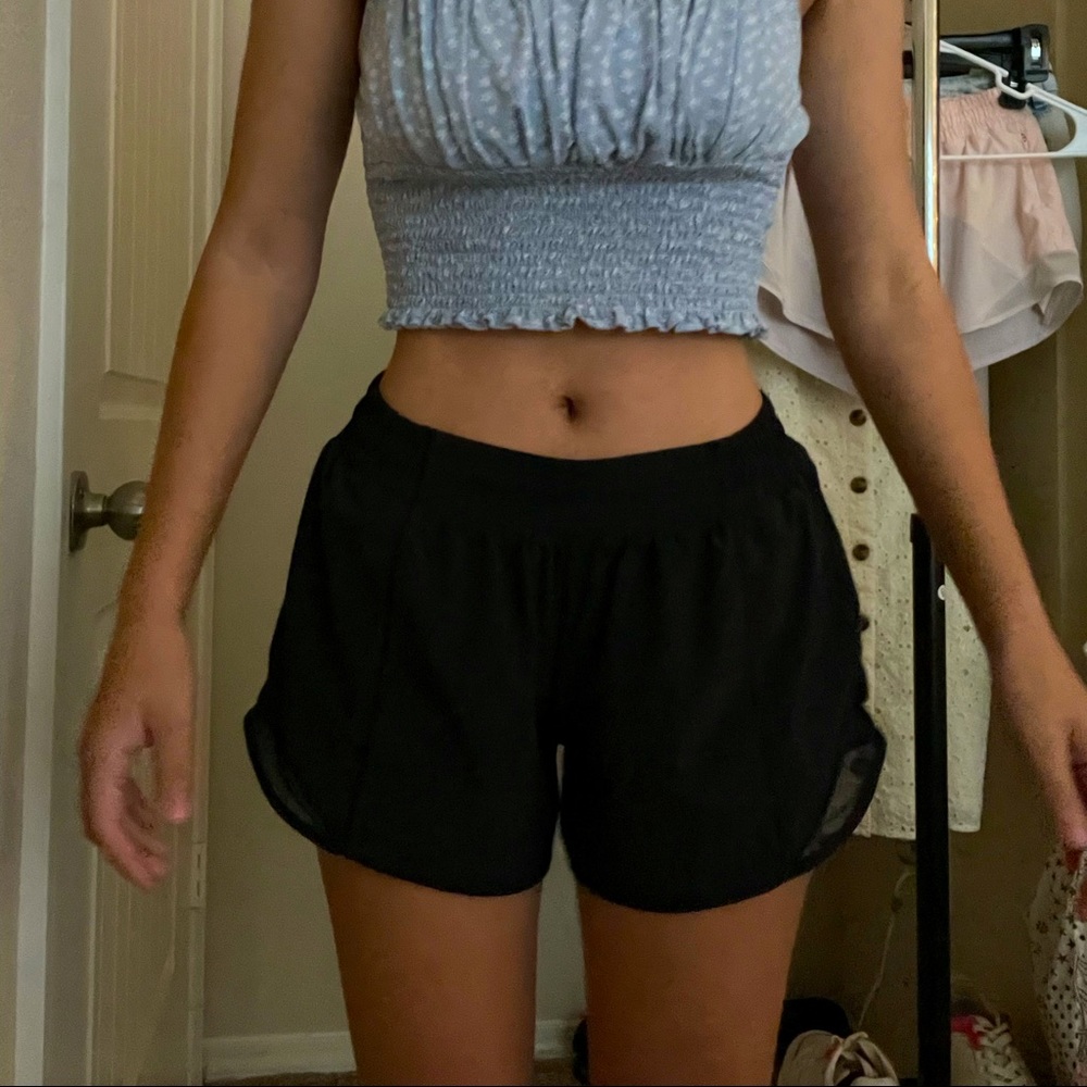 black lululemon shorts